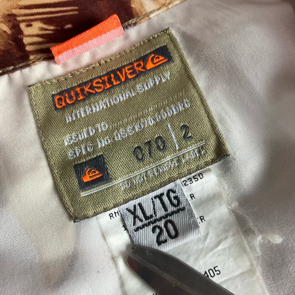 Quiksilver Hawaiian Shirt *Read** - Picture 7 of 9